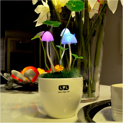 Immagine di Light Sensitive Colors Changing LED Mushroom Night Light Decorative Lights Home Decor Gift